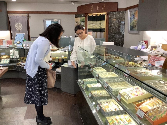 お菓子やさんの様子