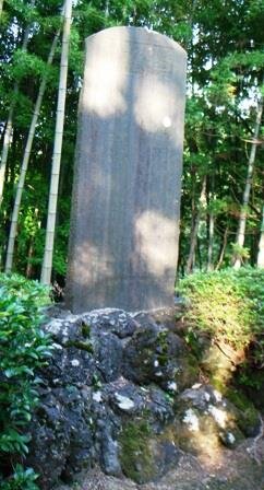 瀬兵衛の藤井ぜきづくりの努力をたたえる石碑
