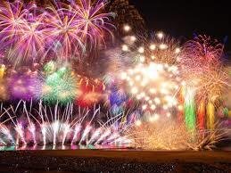 海面に映える夜空を彩る柏崎の花火