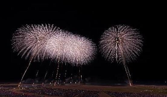 怒涛の尺玉300連発